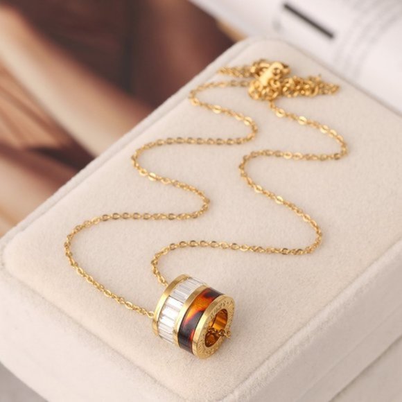 Michael Kors Resin Circle Necklace - Picture 1 of 7
